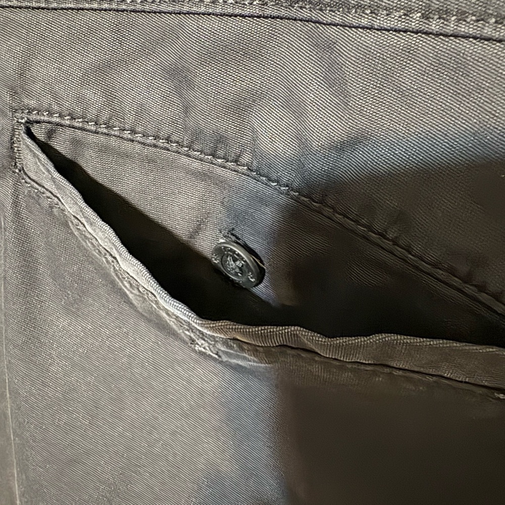 Men's Izod Advantage Performance Pants. 34/32 straight fit. - Picture 8 of 10